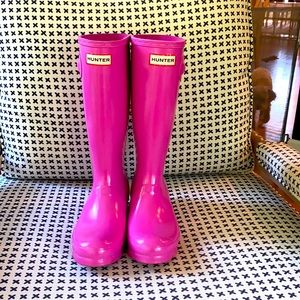 ⭐️Fit women’s size 7!! ⭐️